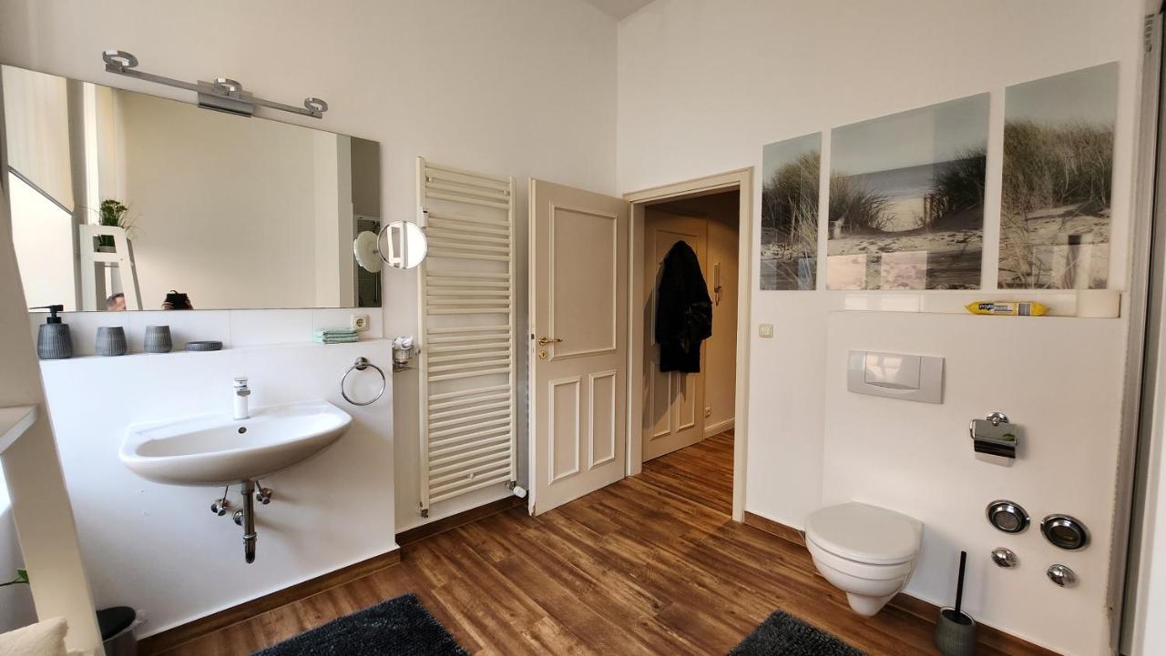 Das Ferienapartment Alexandrine Direkt Am Pfaffenteich Mit Eigenem Parkplatz Schwerin  Exterior photo
